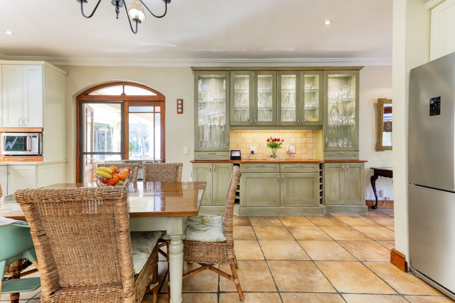 7 Bedroom Property for Sale in Zwaanswyk Western Cape